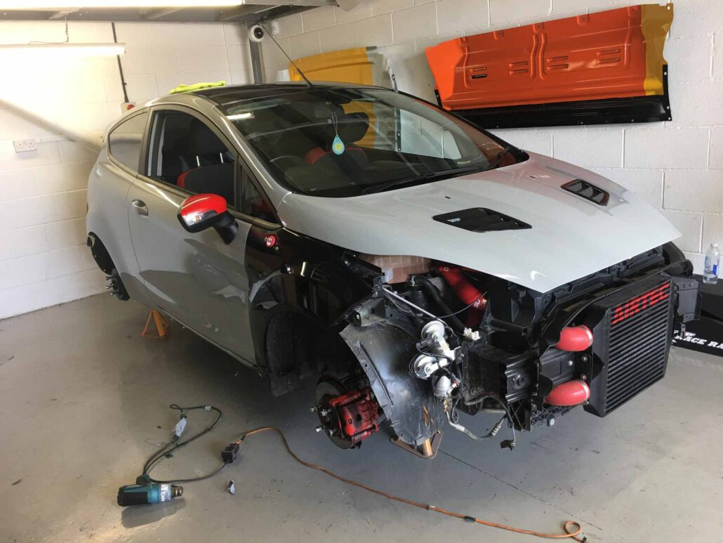 FORD FIESTA 4 - Prestige Graphics Kent Nardo grey fiesta red roof replaced with gloss black wrap