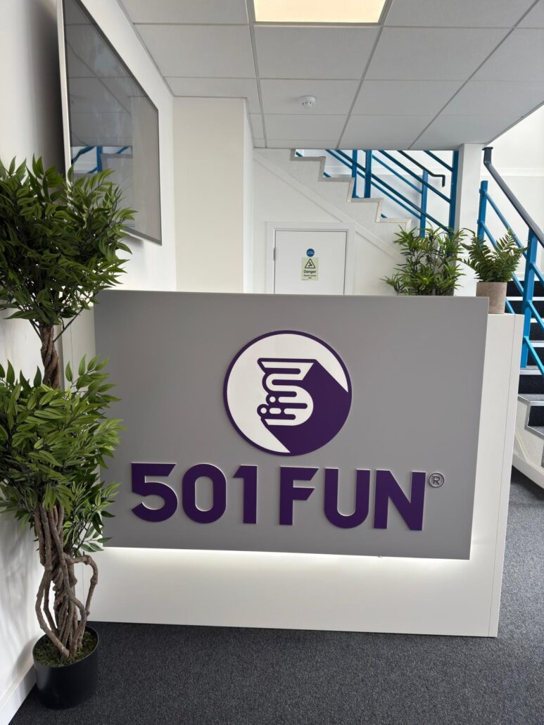 501 Entertainment Unit - Illuminated Sign And Interior 10 - Prestige Graphics Kent 501 Fun desk board