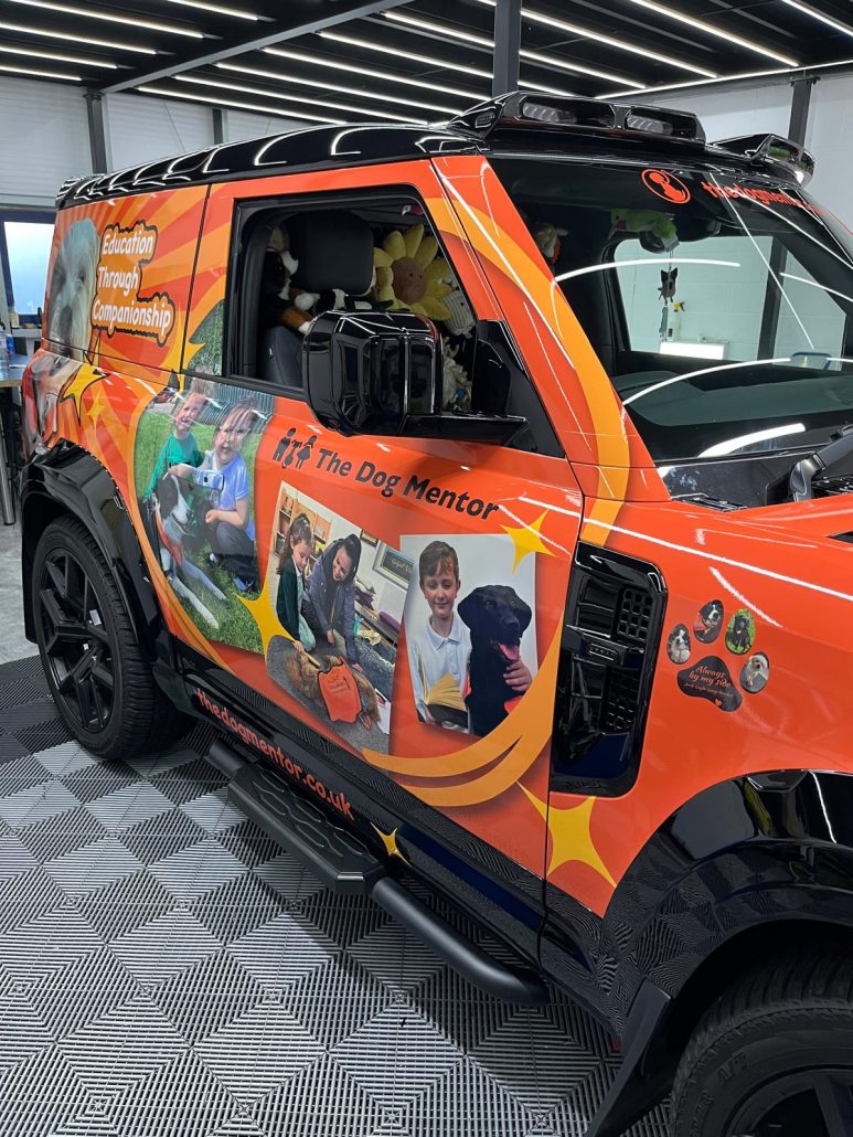 Dog mentor - Defender side view