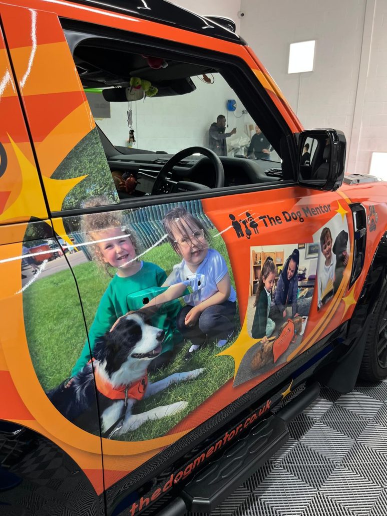 Dog mentor - Defender close view side