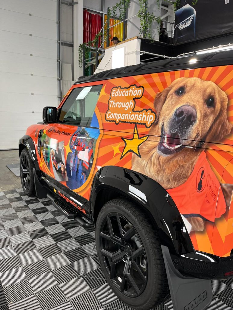 Dog mentor - Defender side view