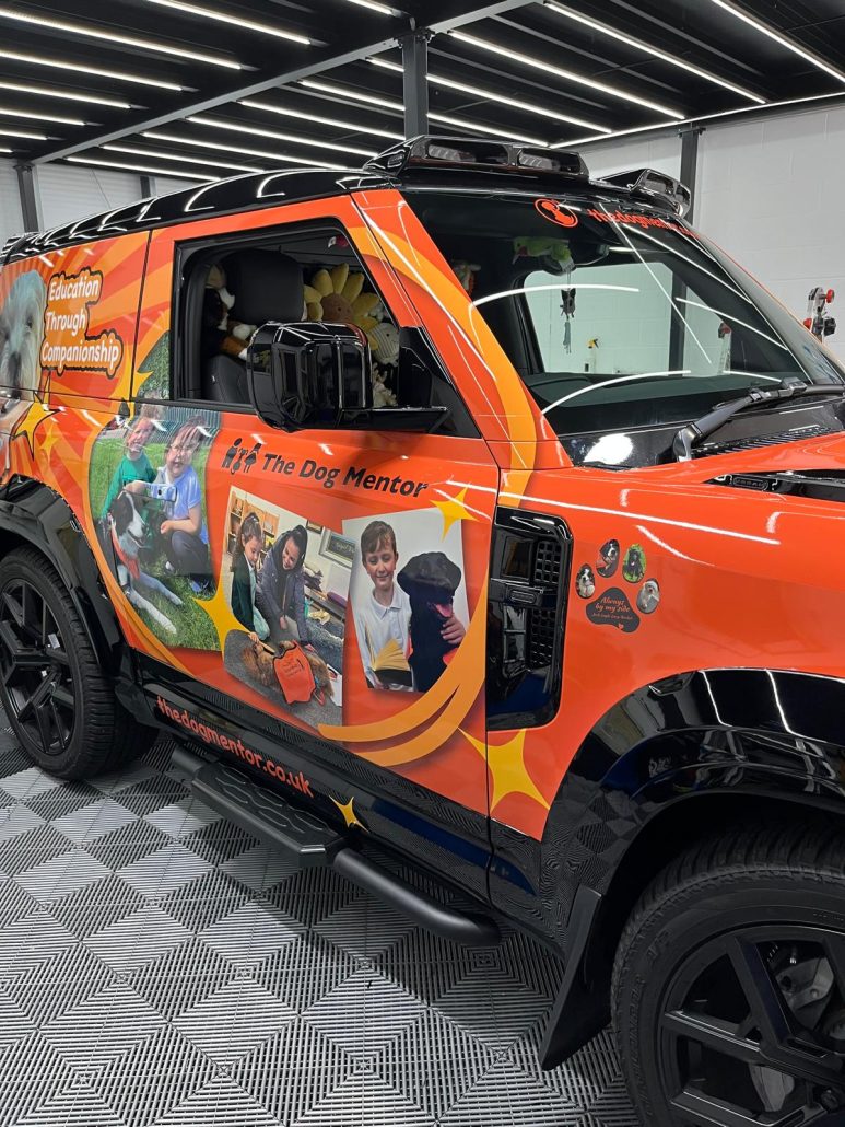 Dog mentor - Defender Side View