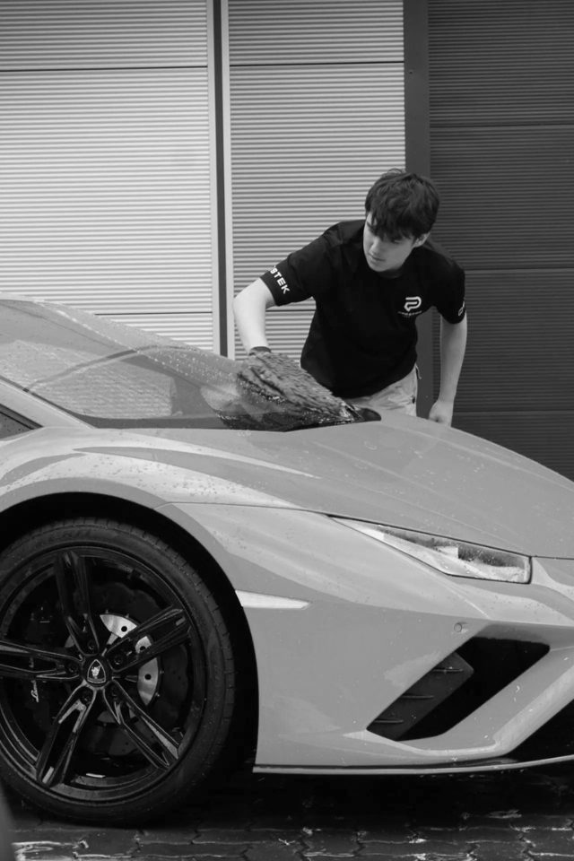 laurence taylor bw 640 x 960